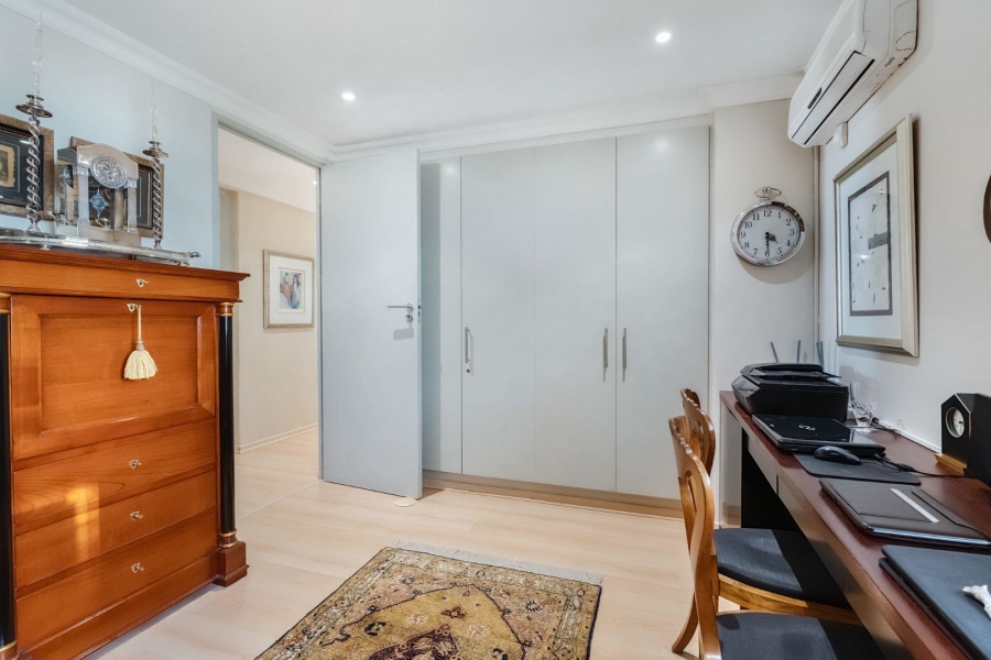 3 Bedroom Property for Sale in Sea Point Western Cape